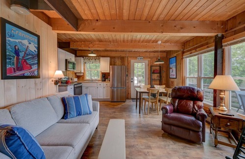 North Conway Cabina | Mountain Views Moon Cottage