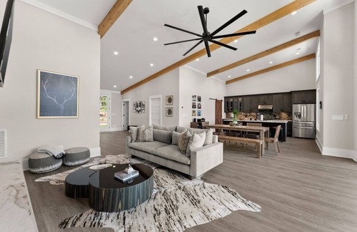 Dahlonega Casa | Mountain Views/New Barndominium/16+ppl/Mins to Downtown & Wineries/2 Sep Homes