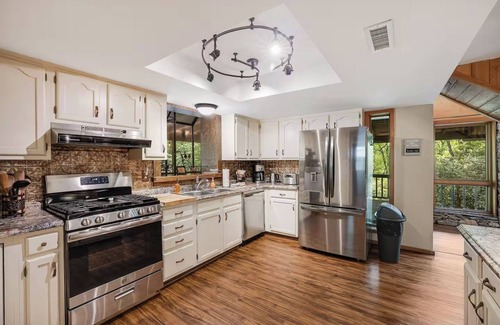 Pisgah Forest Casa | Mountain views, pickleball, hot tub, guest cottage, fire pits w/free Biltmore pass