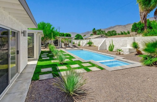 Racquet Club South Casa | Mountain Views & Private Backyard Pool with Spa | Updated Gem Near Downtown