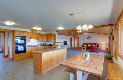 Fairfield Bay Casa | Mountain Views + Shared Pool: Ozarks Family Home