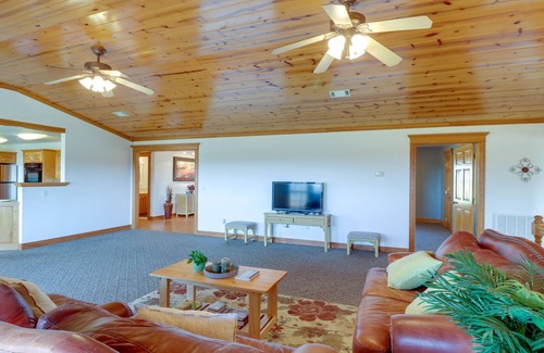 Fairfield Bay Casa | Mountain Views + Shared Pool: Ozarks Family Home