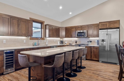 Red Lodge Casa | Mountain Views, spacious and Newly built, Dog Friendly, Wi-Fi, A/C and Garage- Willow Creek Hideaway