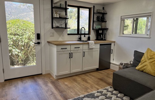 Montecito Apartamento | Mountain Views/Studio in Montecito. 7-10 min to beach or downtown SB