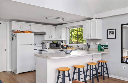 The Woods Cabina | Mountain Views w Fire Pit, Deck, Grill & Amenities
