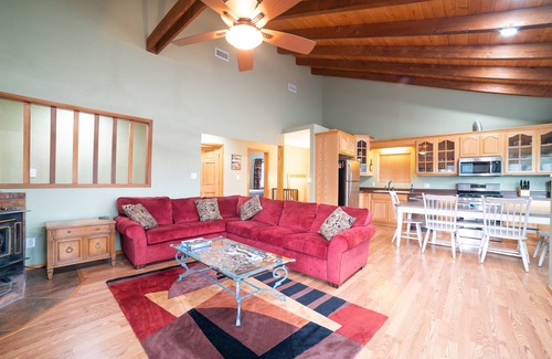 Strawberry Casa | Mountain Views w/ Pool Table, Game Room and BBQ