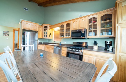 Strawberry Casa | Mountain Views w/ Pool Table, Game Room and BBQ