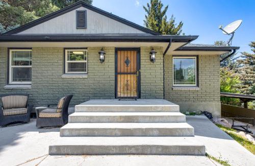 Lava Hot Springs Casa | Mountain Views Walkable Lava Hot Springs Home!