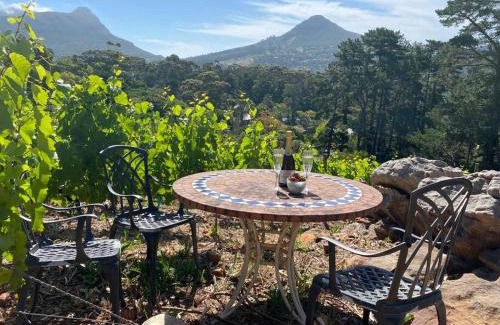 Hout Bay Casa | Mountain Vineyard Cottage