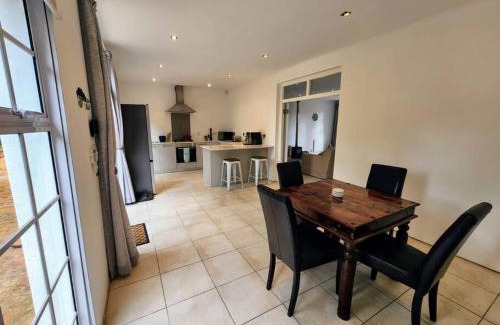 Hout Bay Casa | Mountain Vineyard Cottage