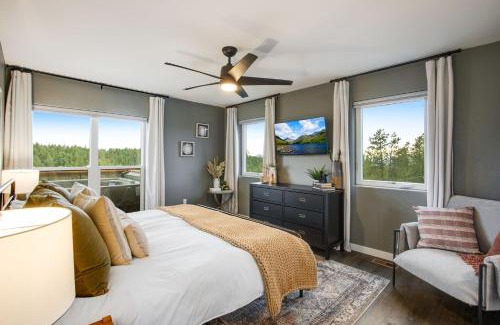 Florissant Chalet De Esquí | Mountain & Water View, Hot Tub, Loft+3BR, Dog OK, New