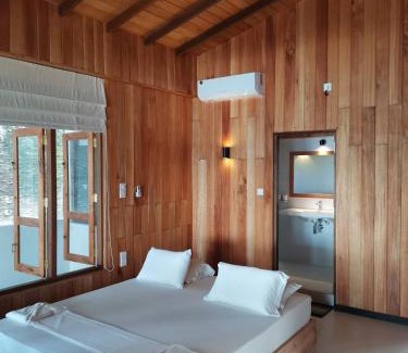 Thiranagama Hotel | Mountain Wave Hotel and Surfshop
