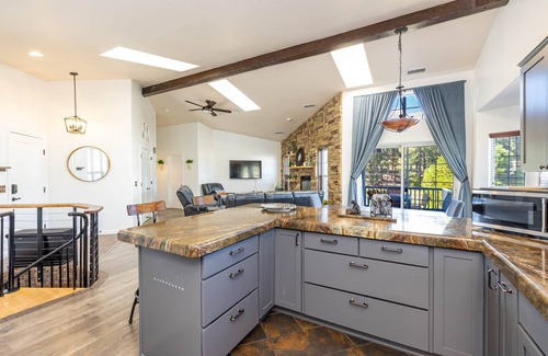 Mountainaire Casa | Mountainaire Meadows Retreat with AC bordering forest!