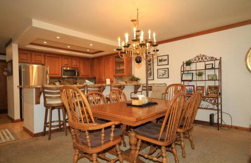 Mammoth Lakes Casa | Mountainback #17, Den