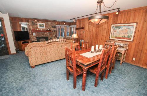 Mammoth Lakes Casa | Mountainback #45, Den
