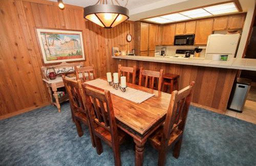 Mammoth Lakes Casa | Mountainback #45, Den