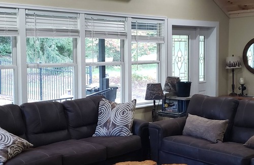 Brownfield Casa | mountains, near Falling Water, Ohiopyle, hot tub, hiking, caverns, golf close by