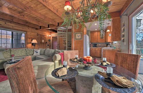 Lake Arrowhead Cabina | Mountainside Cabin w/ Deck - 16 Miles to Skiing!