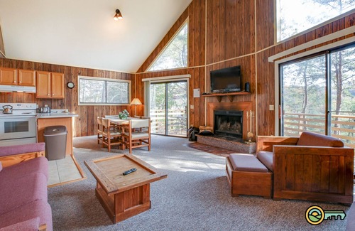 Basye Chalet De Esquí | Mountainside Chalet (#162) - Great view of golf course and valley | Quiet location!