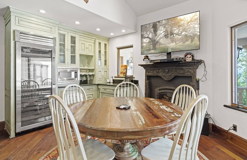 Ashland Casa | Mountainside Chateau spectacular views and sunsets. 15 min to downtown Ashland!