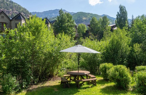 Telluride Apartamento | Mountainside Inn 210 1 Bedroom Hotel Room by Alpine Lodging Telluride