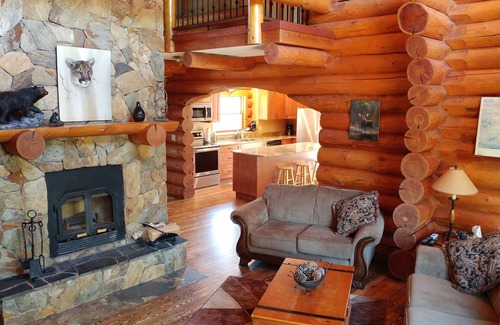 East Kootenay Chalet De Esquí | Chalet de madera junto a la montaña en Fernie Alpine Resort