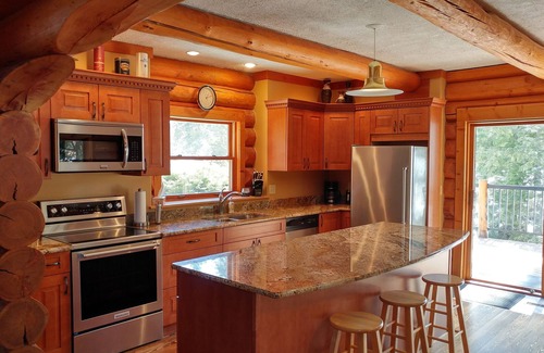 East Kootenay Chalet De Esquí | Chalet de madera junto a la montaña en Fernie Alpine Resort