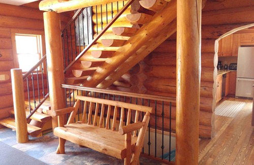 East Kootenay Chalet De Esquí | Chalet de madera junto a la montaña en Fernie Alpine Resort