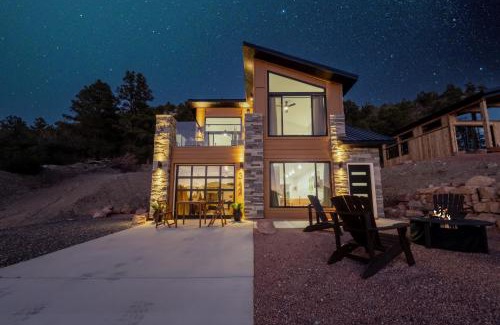 Glendale Casa | Mountainside Retreat Climbing Wall Zion Bryce 3BR Stargazing Firepit EV