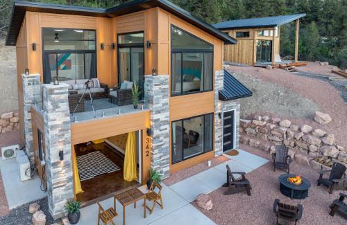 Glendale Casa | Mountainside Retreat Climbing Wall Zion Bryce 3BR Stargazing Firepit EV