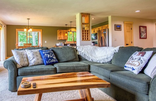 Jackson Condominio | Mountainside Sunset Retreat close to area hiking and multiple ski resorts!