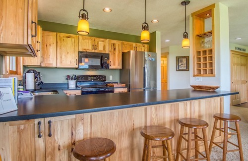 Jackson Condominio | Mountainside Sunset Retreat close to area hiking and multiple ski resorts!