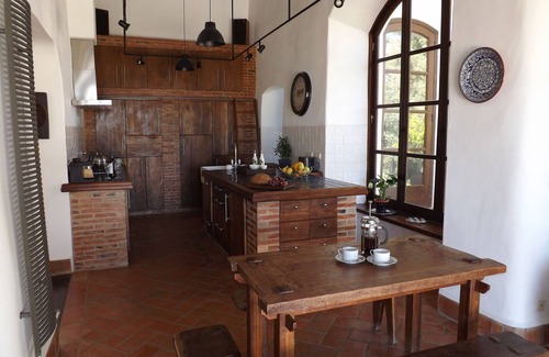 Monchique Villa | Villa junto a la montaña en jardines paisajísticos y bosques exuberantes con excelentes vistas y piscina