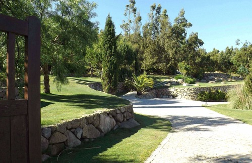 Monchique Villa | Villa junto a la montaña en jardines paisajísticos y bosques exuberantes con excelentes vistas y piscina