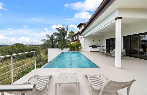 Coco Casa | Mountaintop 4-Bedroom with Pool Huge Views