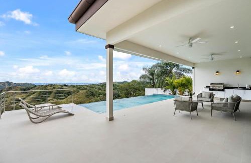 Coco Casa | Mountaintop 4-Bedroom with Pool Huge Views