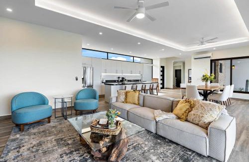 Coco Casa | Mountaintop 4-Bedroom with Pool Huge Views