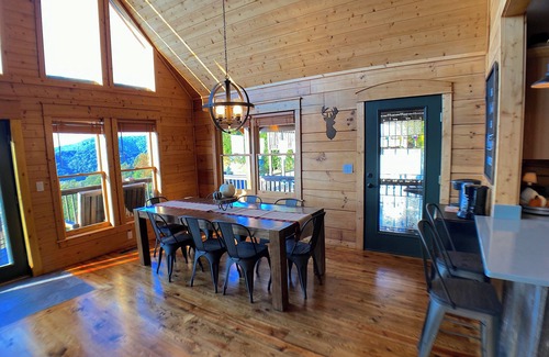 Wolf Laurel Cabina | Mountaintop Cabin 1.8 miles to Hatley Pointe Ski Resort