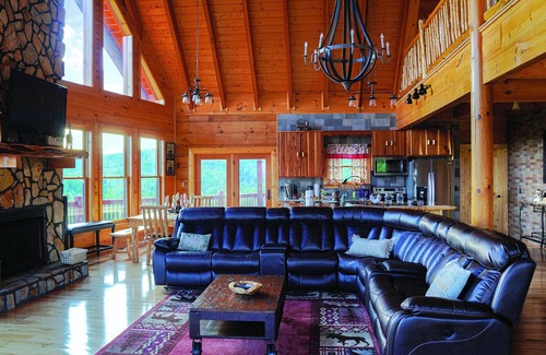 Dobson Cabina | MountainTop Compound Groups,Corporate Retreat,Weddings,Churches 10-40BR, 66 Beds