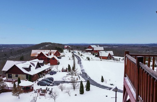 Dobson Cabina | MountainTop Compound Groups,Corporate Retreat,Weddings,Churches 10-40BR, 66 Beds