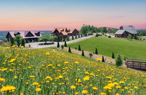 Dobson Cabina | MountainTop Compound Groups,Corporate Retreat,Weddings,Churches 10-40BR, 66 Beds