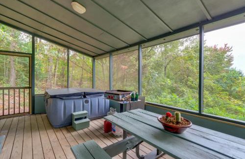 Ellijay Casa | Mountaintop Ellijay Cabin with Private Hot Tub