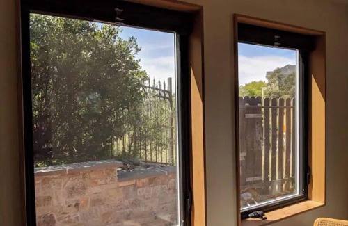 Santa Venetia Apartamento | Mountaintop Onsen Retreat Studio w/ Pool, Swim Machine, Spa and Views!