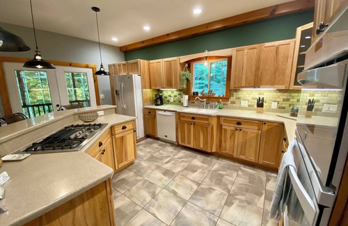 Dahlonega Casa | Mountainview Escape - Dog-Friendly/Screened Porch/3 Bed/2.5 Bath!