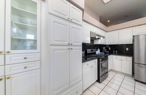 Loma Linda Casa | Move-in Special! 4BD Home – First Month 4,500 USD