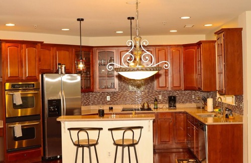 Fort Washington Casa | Movie Theater, 2 Kitchens and 6-BR DC & Harbor