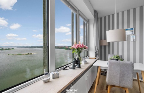 Schleswig Apartamento | Möwenblick in the Wikingturm - directly on the water, view of the Schlei, 24th floor, shower room