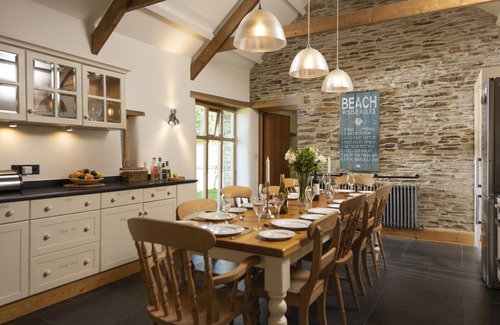 Winnard's Perch Casa | Mowhay Barn - a house that sleeps 8 guests in 4 bedrooms