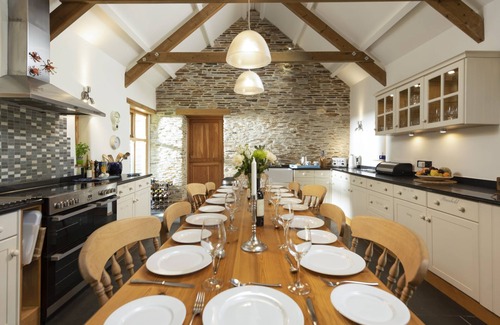 Winnard's Perch Casa | Mowhay Barn - a house that sleeps 8 guests in 4 bedrooms