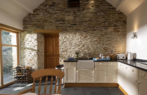 Winnard's Perch Casa | Mowhay Barn - a house that sleeps 8 guests in 4 bedrooms